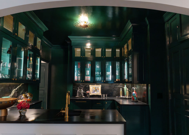 Moody bar